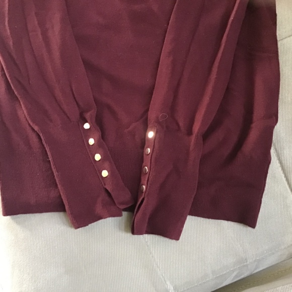Zara Burgandy pullover with decorative sleeve buttons size M - Picture 3 of 3